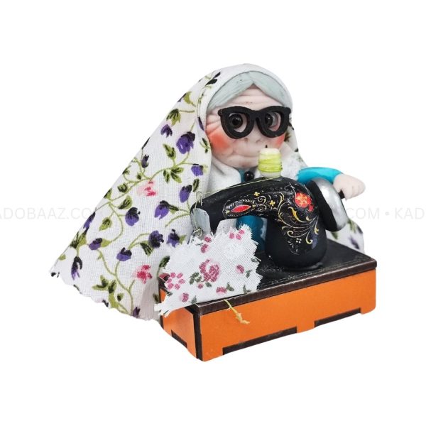 مادر بزرگ خیاط