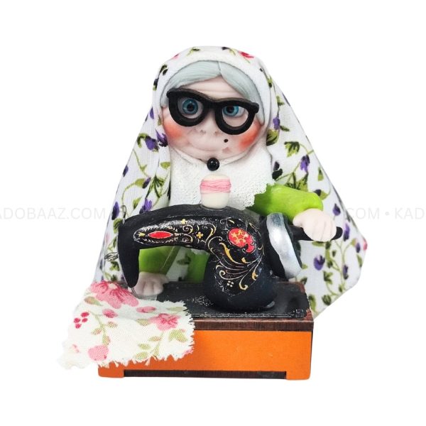 مادر بزرگ خیاط